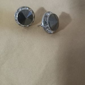 Evening ware earrings, grey with clear stones, studs